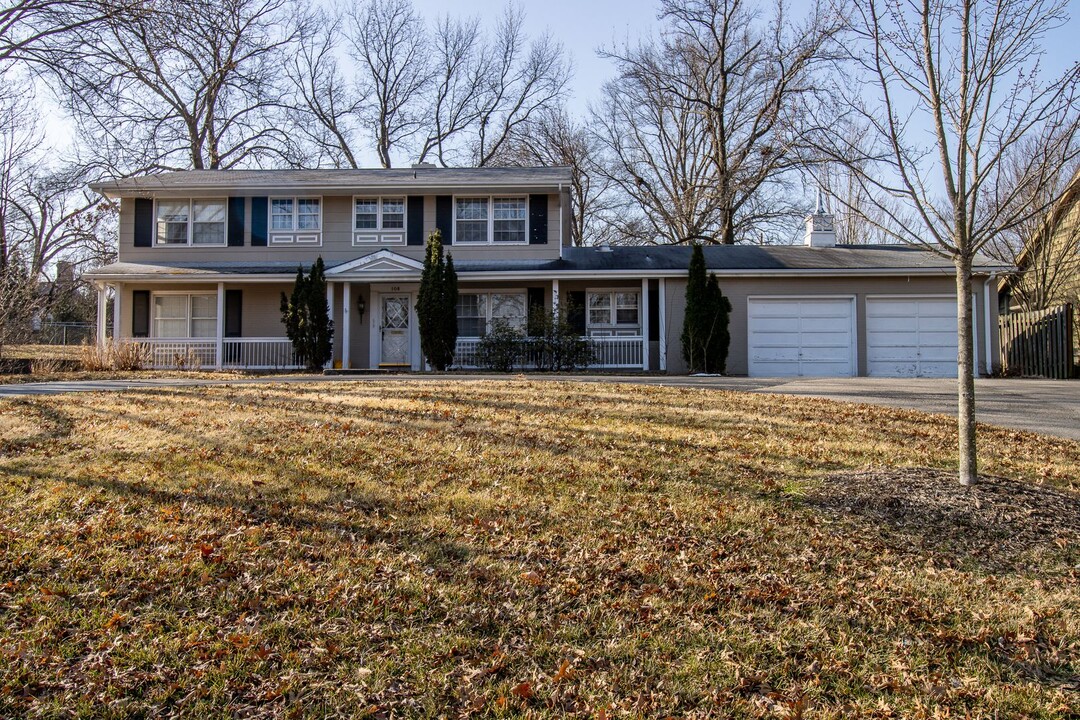 108 E Burnam Rd in Columbia, MO - Building Photo