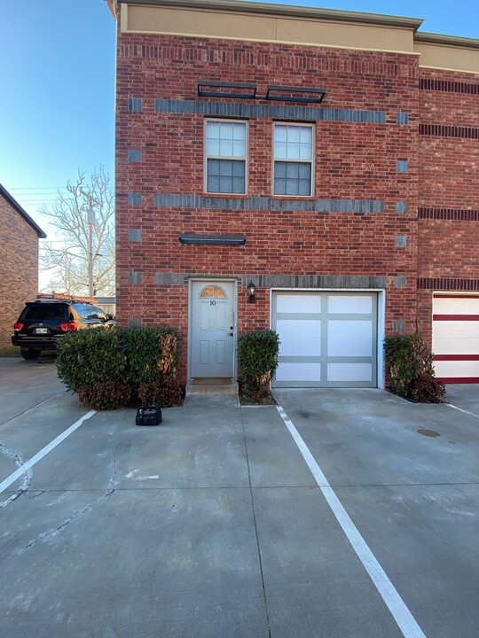 14 NE 7th St in Newcastle, OK - Building Photo