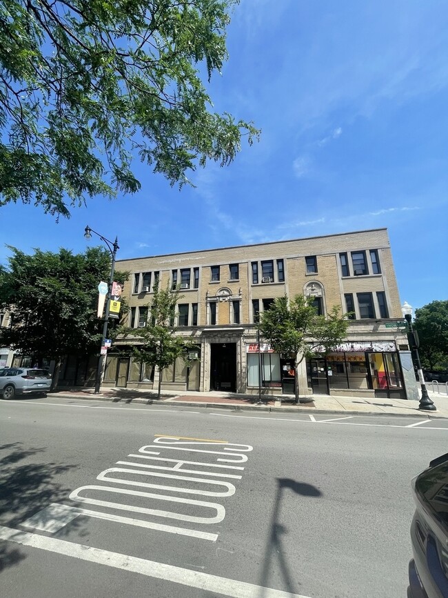 property at 1634 W Howard St