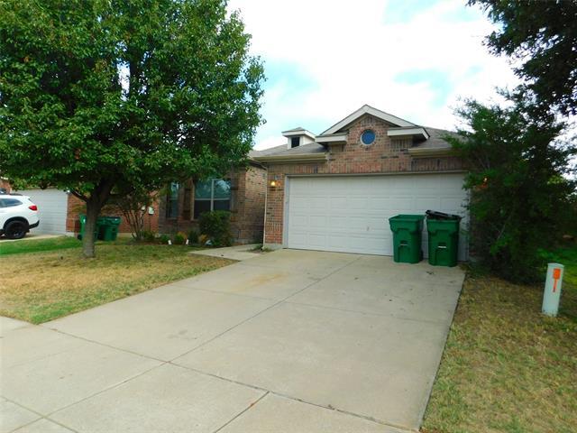 8613 Sagebrush Trail in Aubrey, TX - Foto de edificio