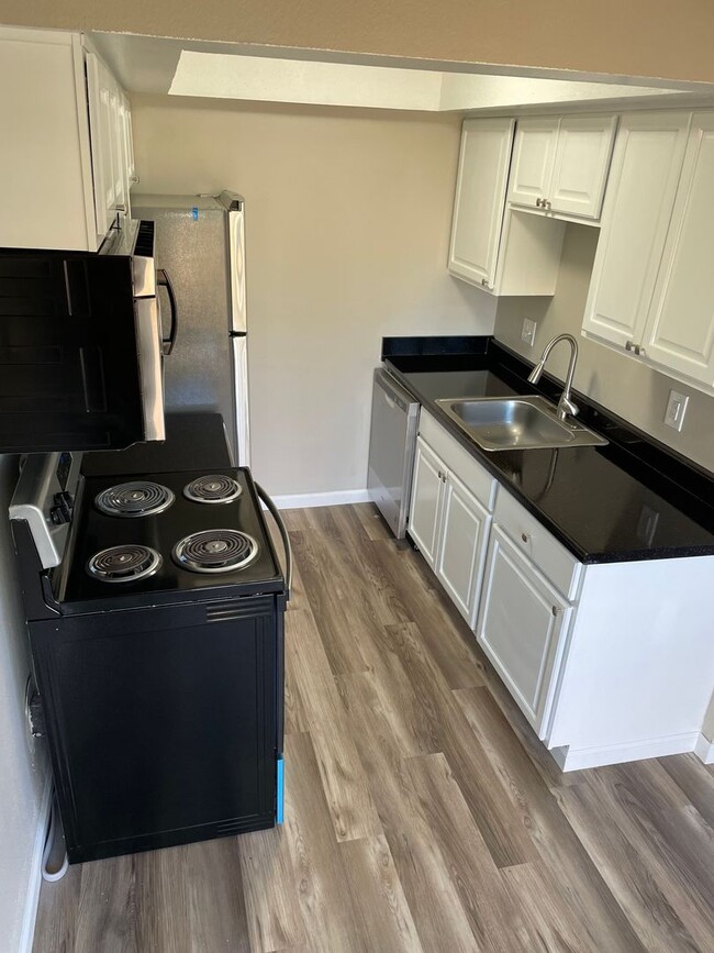 Union North Apartments in Manteca, CA - Building Photo - Interior Photo