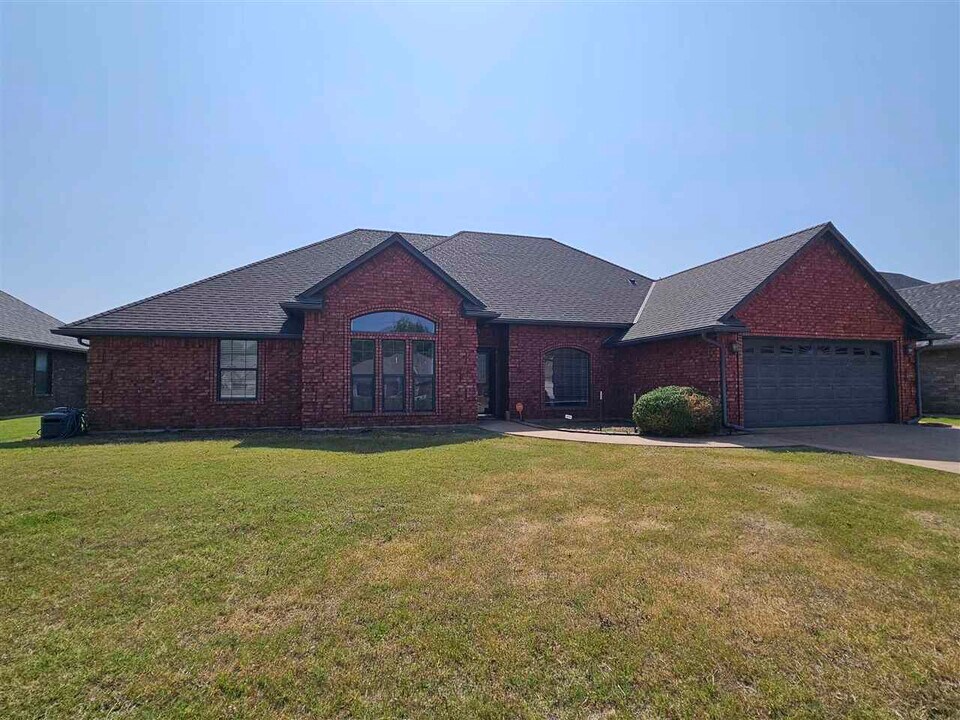 1605 NE 35th St in Lawton, OK - Building Photo