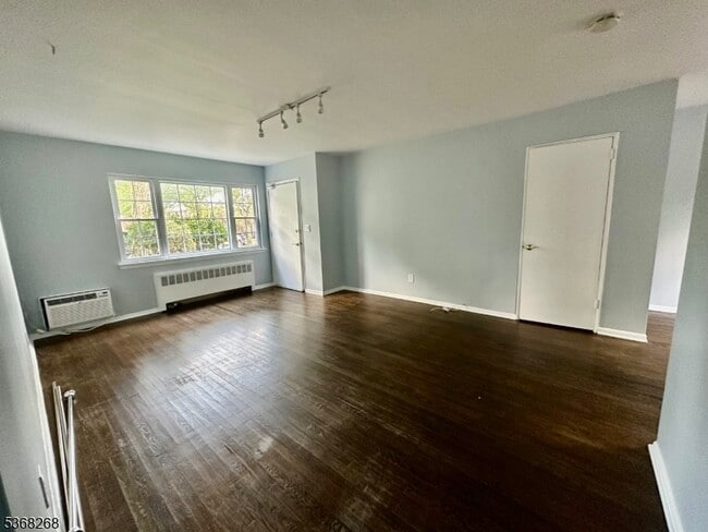 34 Wedgewood Dr in Verona, NJ - Building Photo - Building Photo