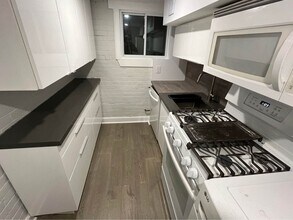 7 Hambly Av in Toronto, ON - Building Photo - Building Photo