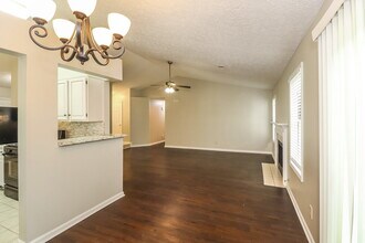 5009 River Rock Way in Woodstock, GA - Foto de edificio - Building Photo