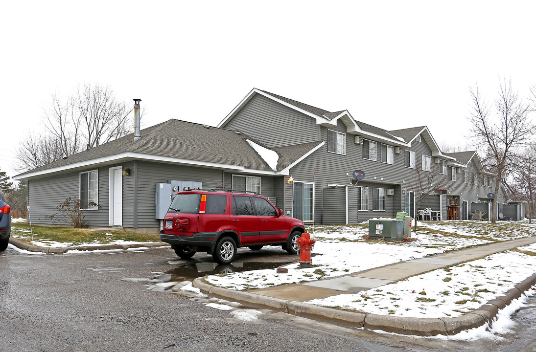 Water's Edge Townhomes in Watertown, MN - Building Photo