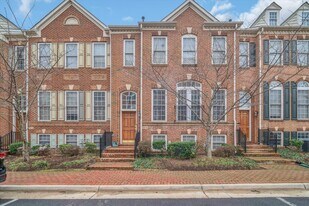 7974 Vigne Ct in Vienna, VA - Building Photo