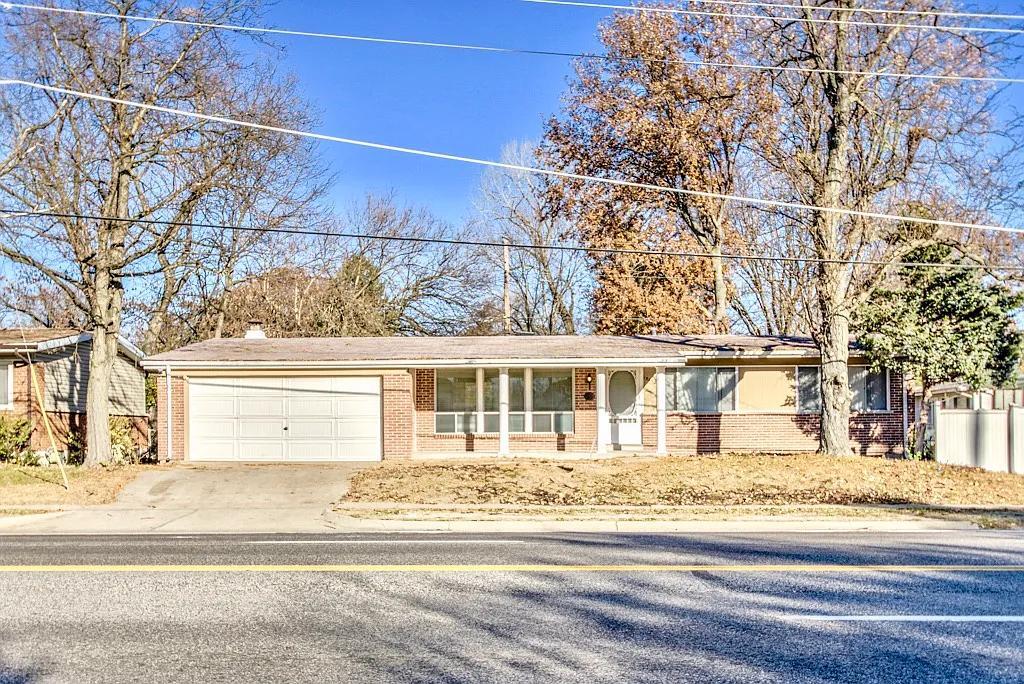 13630 New Halls Ferry Road in Florissant, MO - Building Photo