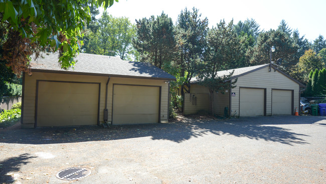 17032 NE Oregon St in Portland, OR - Foto de edificio - Building Photo