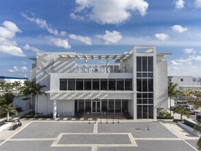 10270 NW 66th St in Doral, FL - Building Photo - Building Photo