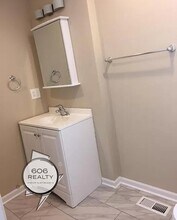 2445 N Clybourn Ave in Chicago, IL - Building Photo - Building Photo