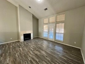 9823 Summerwood Cir in Dallas, TX - Building Photo