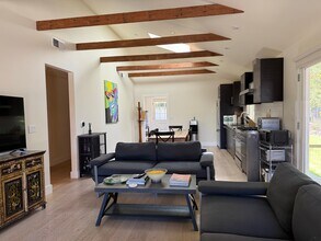 7759 St Helena Hwy in Napa, CA - Foto de edificio - Building Photo