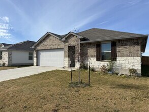 6905 Llano Dr in China Spring, TX - Building Photo - Building Photo