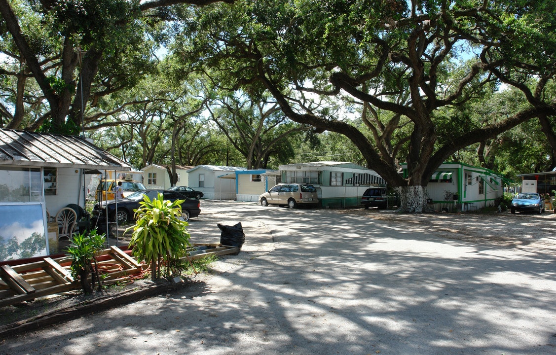 Shady Oaks Mobile Home Park in Miami, FL - Building Photo