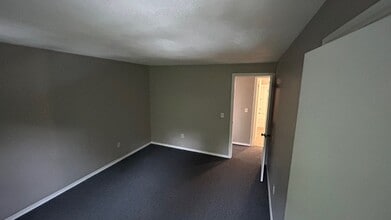 62 Rifle St in Springfield, MA - Building Photo - Building Photo