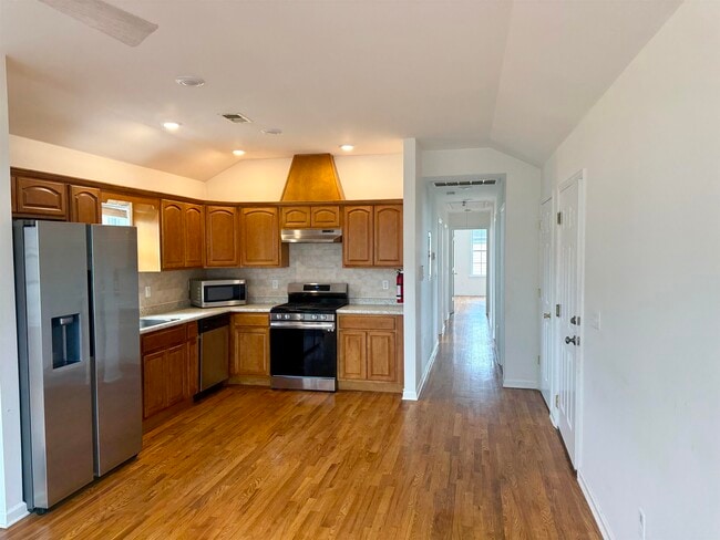 property at 39 W 34TH St