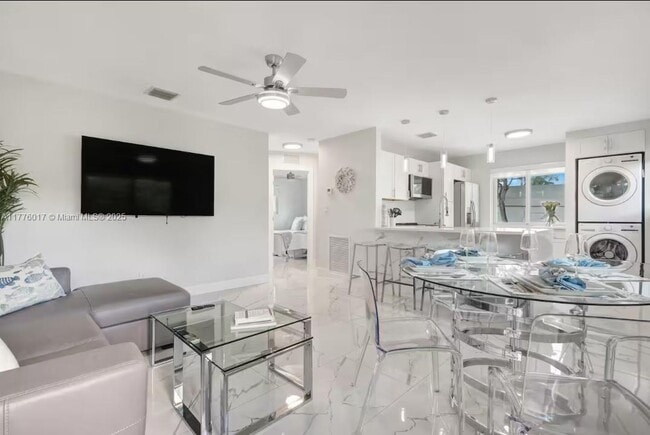1461 NW 10th St