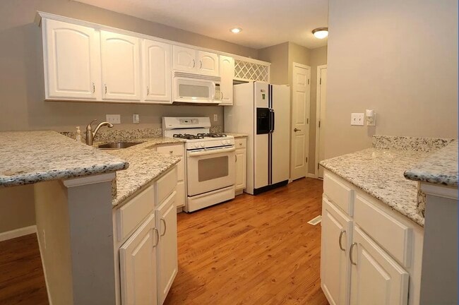 52381 Oak Manor Dr in Granger, IN - Building Photo - Building Photo