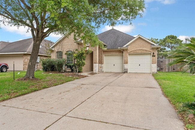 407 Livingstone Ln in League City, TX - Building Photo - Building Photo