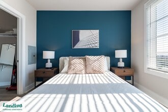 300 E Broad St, Unit 525 in Savannah, GA - Foto de edificio - Building Photo