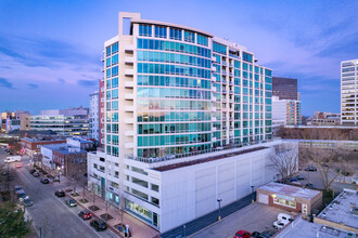 Evanston One in Evanston, IL - Foto de edificio - Primary Photo