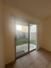 8531 Rose St in Bellflower, CA - Foto de edificio - Building Photo