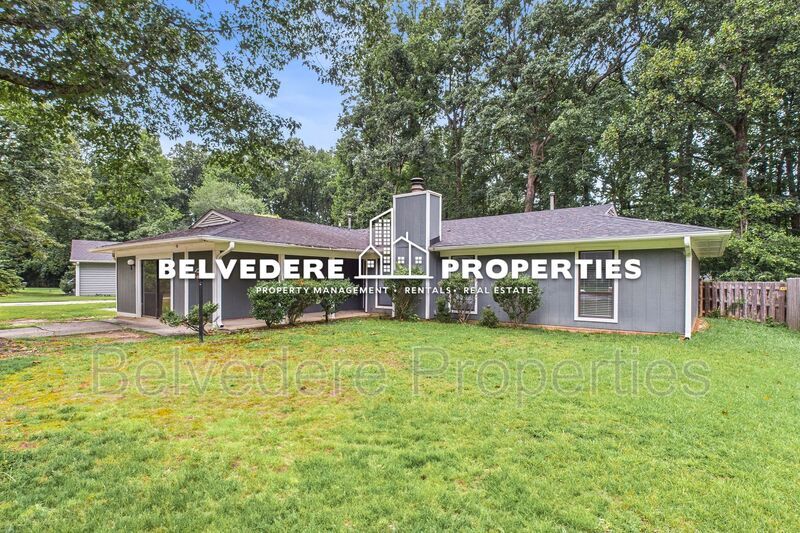 6 Bellows Ct in Greensboro, NC - Foto de edificio