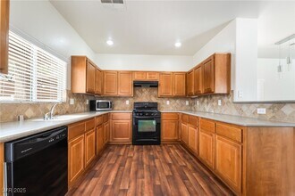 9175 Sunken Meadow Ave in Las Vegas, NV - Building Photo - Building Photo