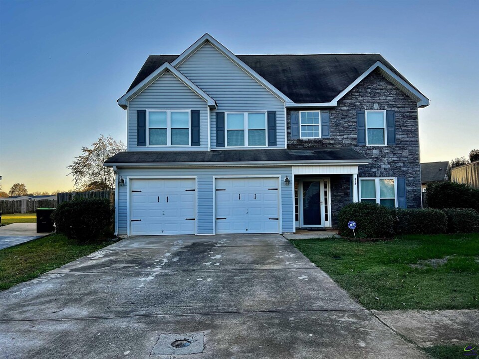 125 Faybrook Dr in Byron, GA - Foto de edificio