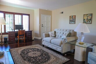 115 W Avenida Cordoba in San Clemente, CA - Building Photo - Building Photo
