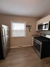 28273 Schram St in Roseville, MI - Building Photo - Building Photo