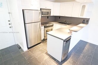 9301 SW 92nd Ave in Miami, FL - Building Photo - Building Photo