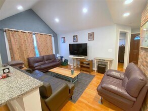521 Main St, Unit 1 in Medford, MA - Building Photo - Building Photo