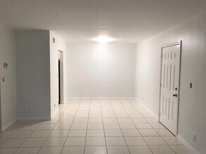 2946 NW 55th Ave in Lauderhill, FL - Building Photo - Building Photo