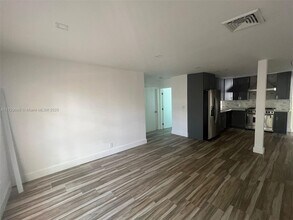 944 Polk St in Hollywood, FL - Building Photo - Building Photo