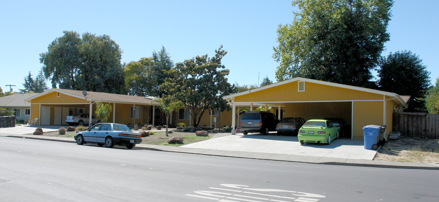 13-35 Arlen Dr in Rohnert Park, CA - Building Photo