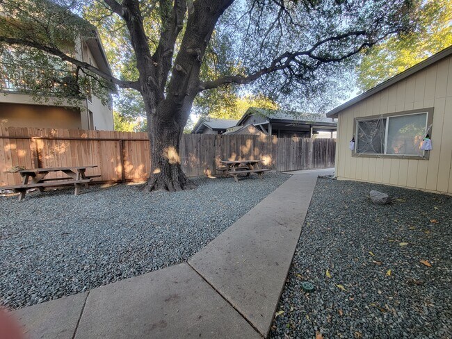 217 Tahoe Ave in Roseville, CA - Building Photo - Building Photo