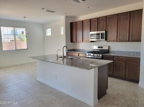 10945 E Thunderbolt Ave in Mesa, AZ - Foto de edificio - Building Photo