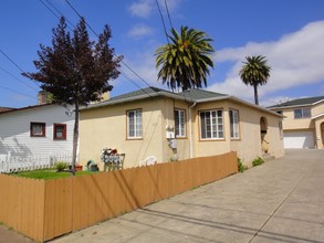 425-431 Santa Clara Ave in Alameda, CA - Building Photo - Building Photo