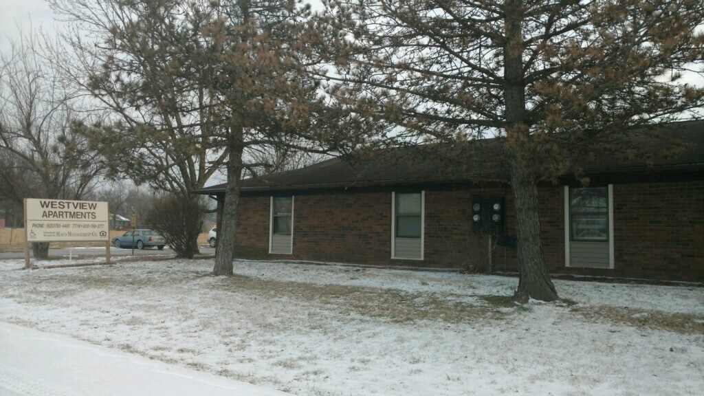 Westview Apartments in Oswego, KS - Foto de edificio