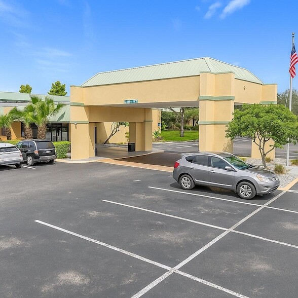 910 Suemac Rd in Jacksonville, FL - Foto de edificio - Building Photo