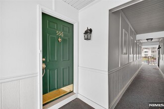 556 Holly Ct, Unit 556 Holly Ct, Mahwah in Mahwah, NJ - Building Photo - Building Photo