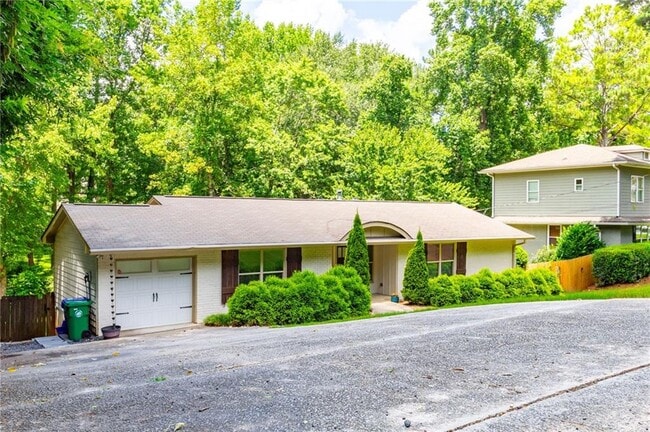 property at 3014 Skyland Dr NE