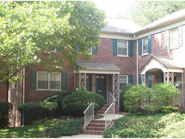 Scotland Gardens in Orange, NJ - Foto de edificio