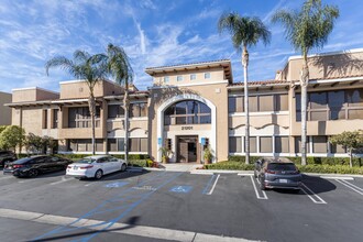 Victory Place in Woodland Hills, CA - Building Photo - Building Photo