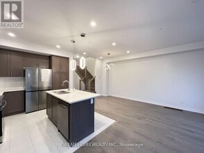 8 Brofarm Ln in Whitchurch-Stouffville, ON - Building Photo - Building Photo