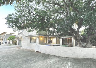 949 15th Ave in Honolulu, HI - Foto de edificio - Building Photo