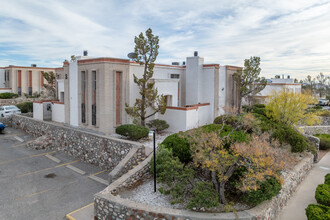 Sierra Del Sol in El Paso, TX - Foto de edificio - Building Photo