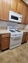 608 Marijean Way, Unit B in Redding, CA - Foto de edificio - Building Photo